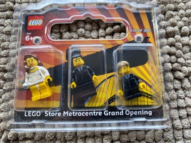Lego Mini figurka - 110 of 300 - Promotional - Store Metrocentre Grand Opening Newcastle #1.0