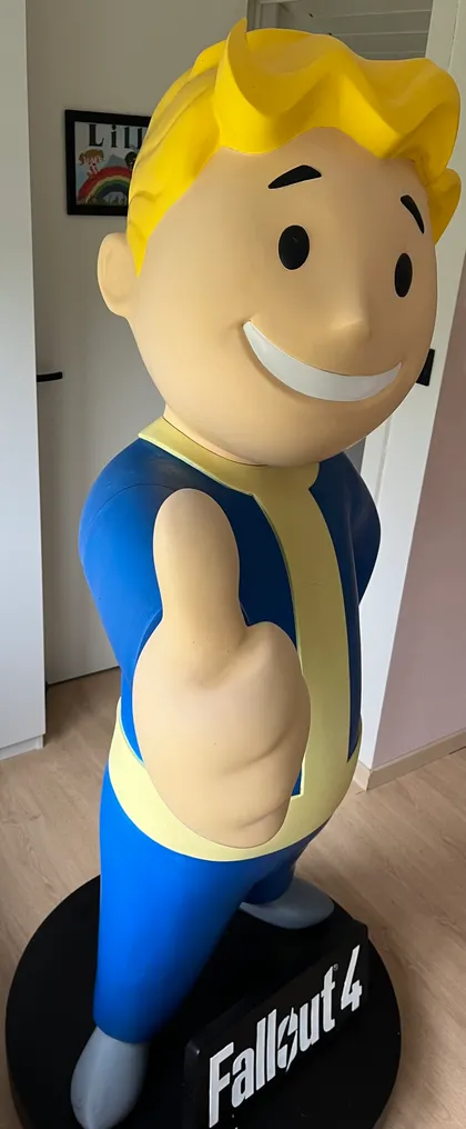 Muckle Mannequins - Fallout 4 - Vault Boy - life-size statue store display - Video game merchandise #2.1