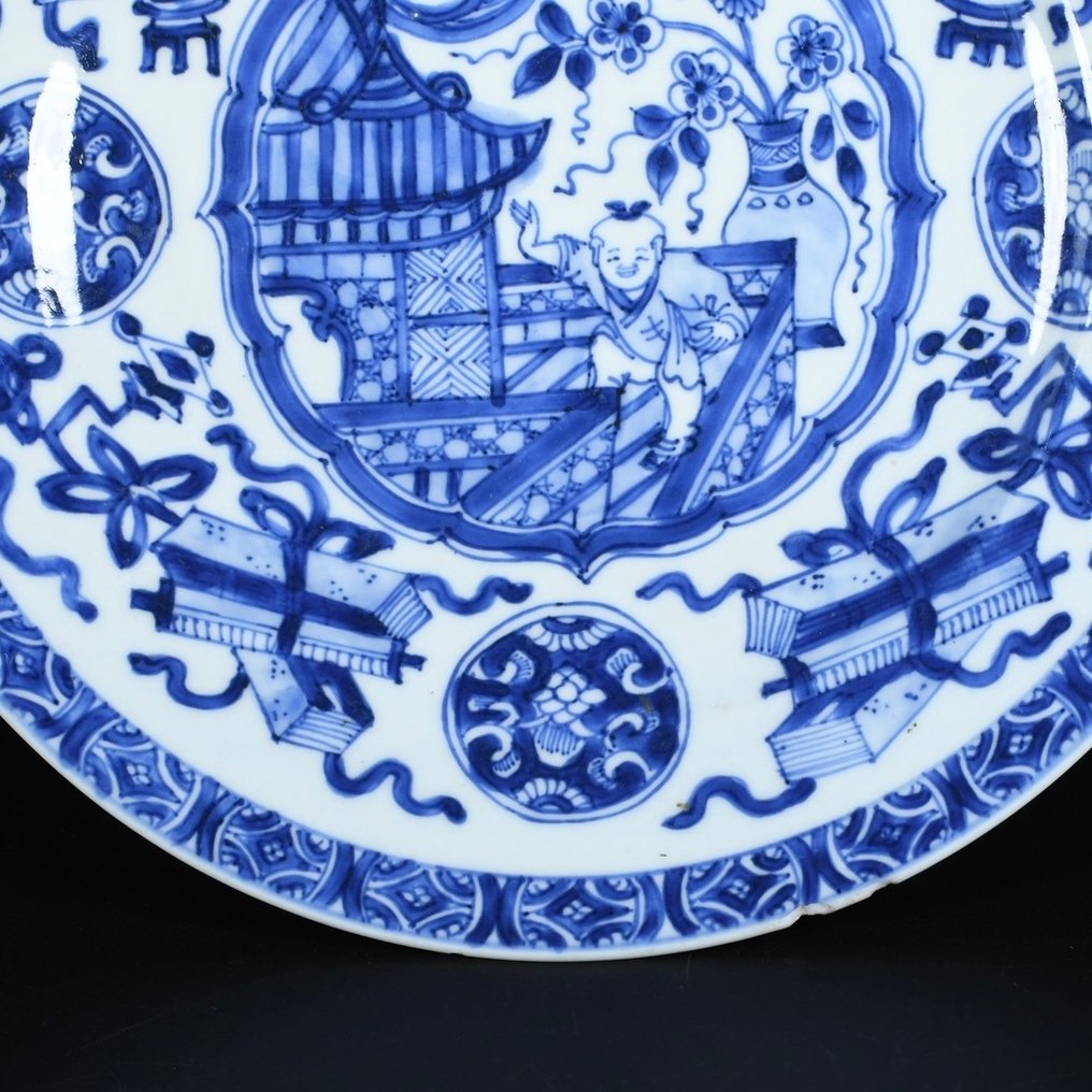 Πιάτο - Assiette à décor bleu blanc d’un enfant sur un balcon - Πορσελάνη #3.2