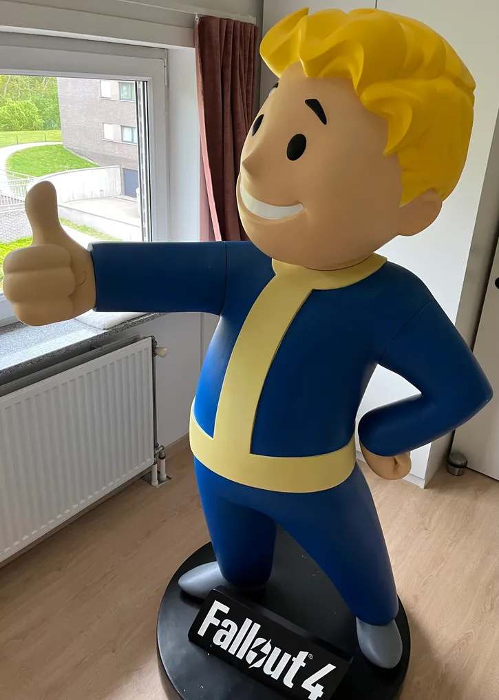 Muckle Mannequins - Fallout 4 - Vault Boy - life-size statue store display - Video game merchandise #1.1