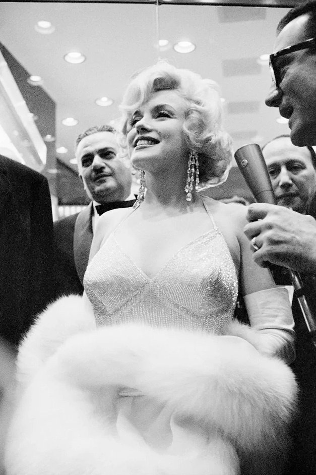 Bob Henriques (1930-2011) - Marilyn Monroe at the premiere of Some Like It Hot in Times Square. New York City, USA, 1959. #3.2