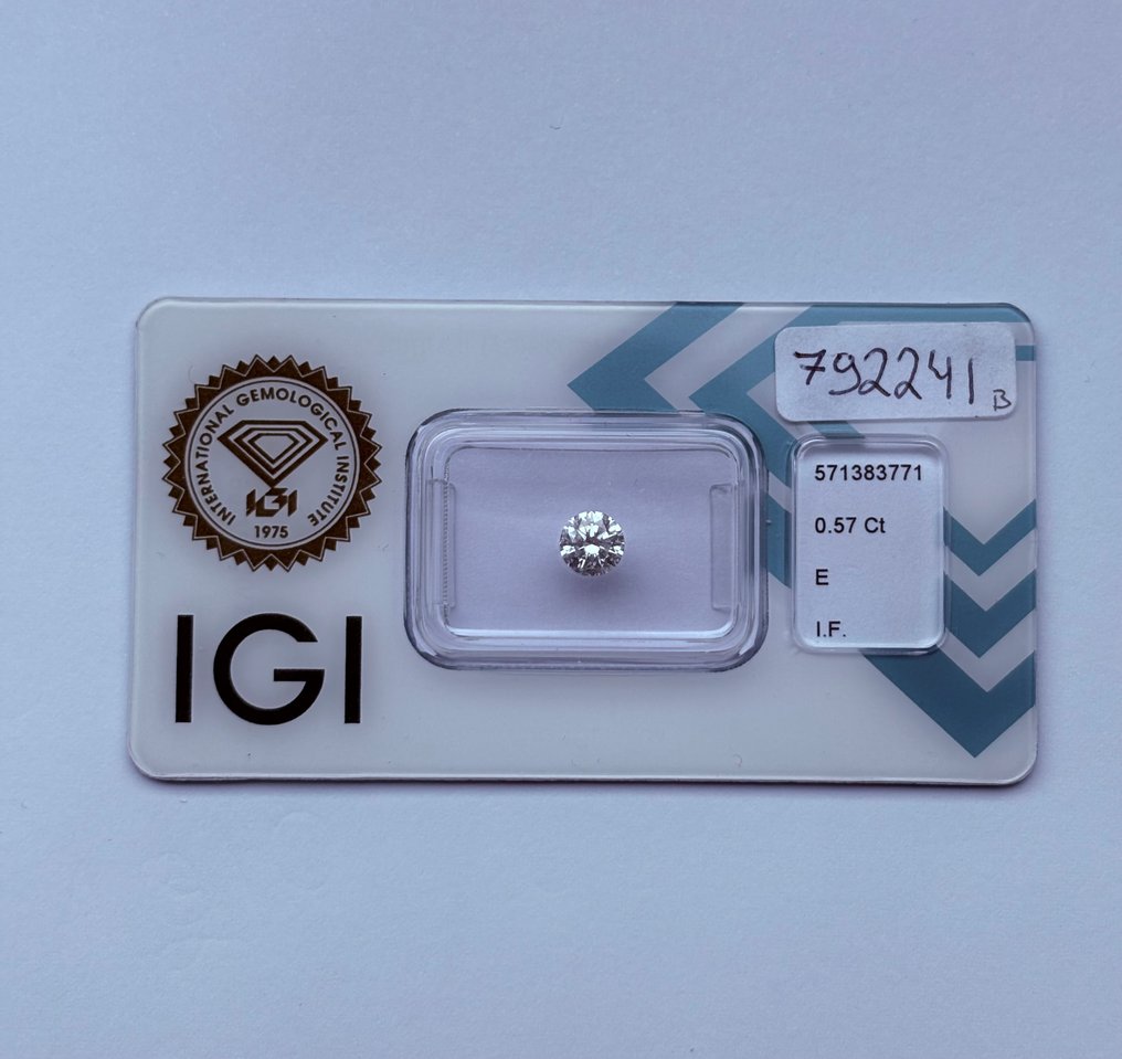 1 pcs Diamant  (Naturelle)  - 0.57 ct - Rond - E - IF - International Gemological Institute (IGI) - Ex Ex Ex #1.0
