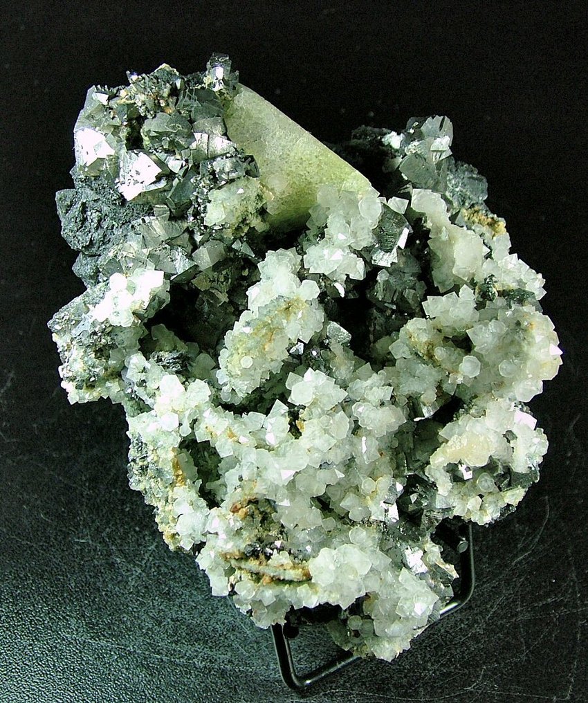 Interesting Scheelite with Arsenopyrite and Quartz Crystal cluster - Height: 120 mm - Width: 93 mm- 757 g - (1) #3.2
