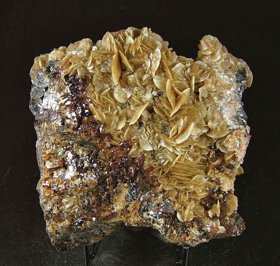 CW1632 Ästhetik Siderit mit Sphalerit und Quarz Kristalle auf Muttergestein - Höhe: 93 mm - Breite: 110 mm- 1016 g - (1) #4.3