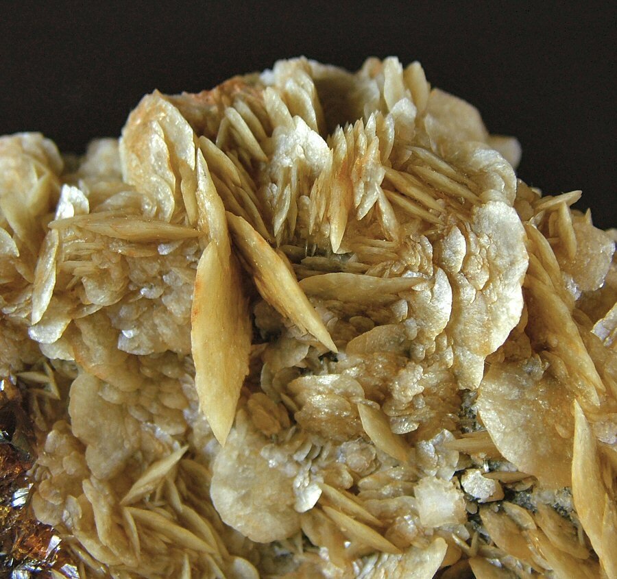 CW1632 Ästhetik Siderit mit Sphalerit und Quarz Kristalle auf Muttergestein - Höhe: 93 mm - Breite: 110 mm- 1016 g - (1) #1.0