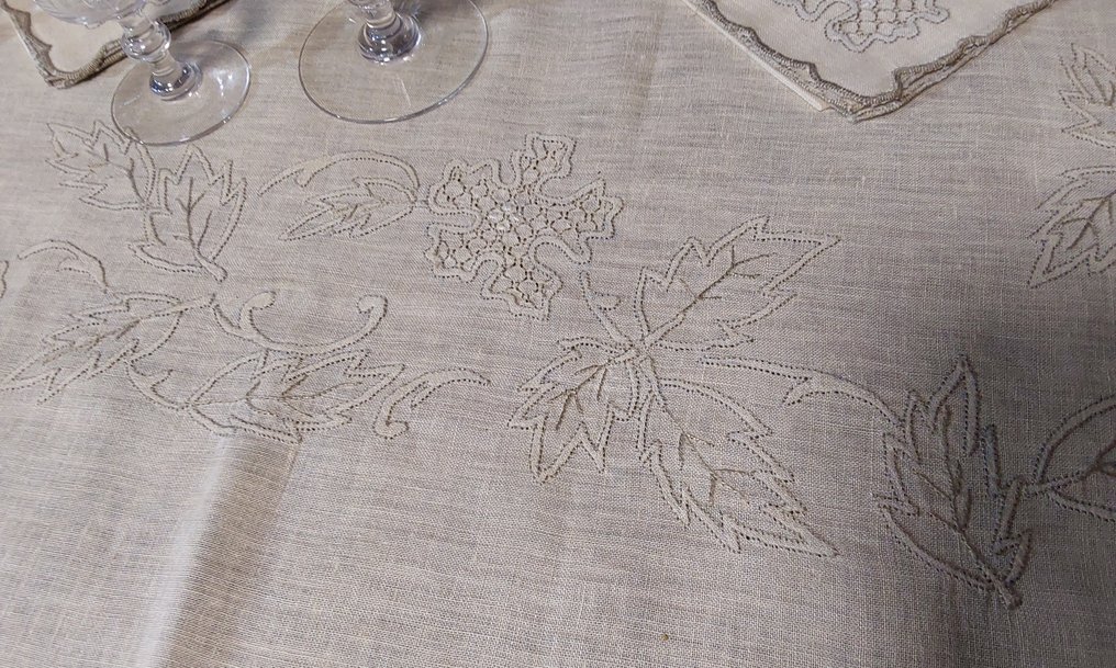 Față de masă (13) - 250 cm - 170 cm - Cusături vechi pe față de masă. #3.2