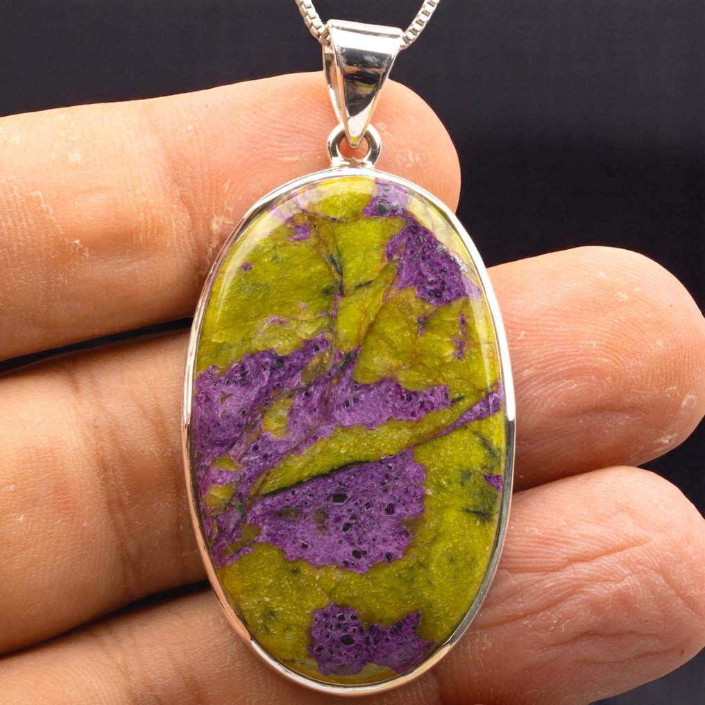 Rare and fascinating mineral found exclusively in Tasmania. Atlantisite - Stichtite in Serpentine - Height: 57 mm - Width: 28.5 mm- 16 g #1.0