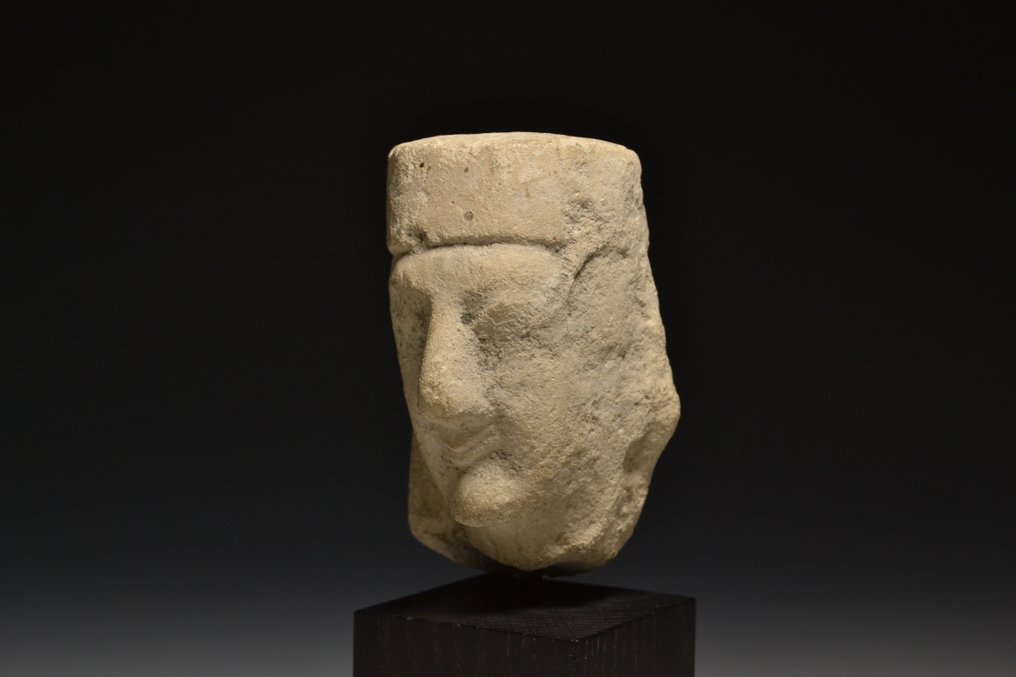 Altgriechisch, archaische Periode Kalkstein Kopf einer Statuette mit archaischem Lächeln - 15 cm #3.2