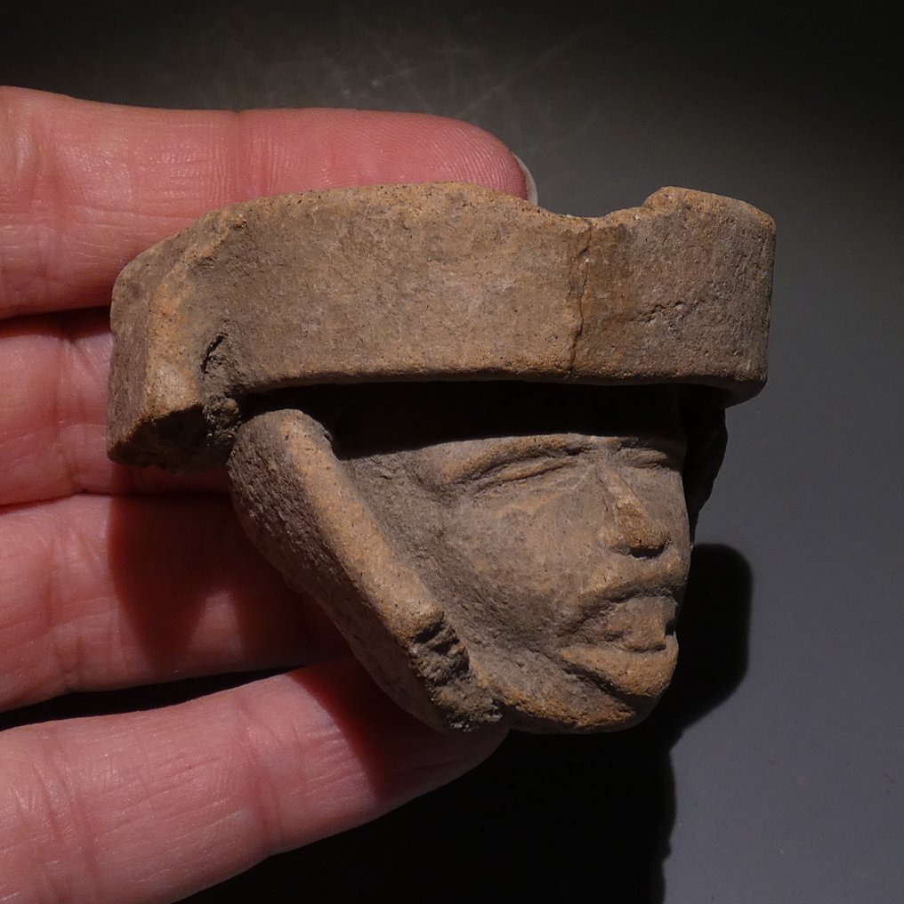 Βερακρούζ, Μεξικό Terracotta Sonriente κεφάλι. 5 εκ. H. Ισπανική Άδεια Εισαγωγής. 300 - 900 μ.Χ. #3.2