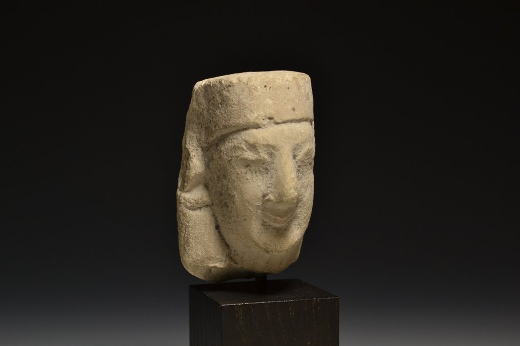 Altgriechisch, archaische Periode Kalkstein Kopf einer Statuette mit archaischem Lächeln - 15 cm #1.0