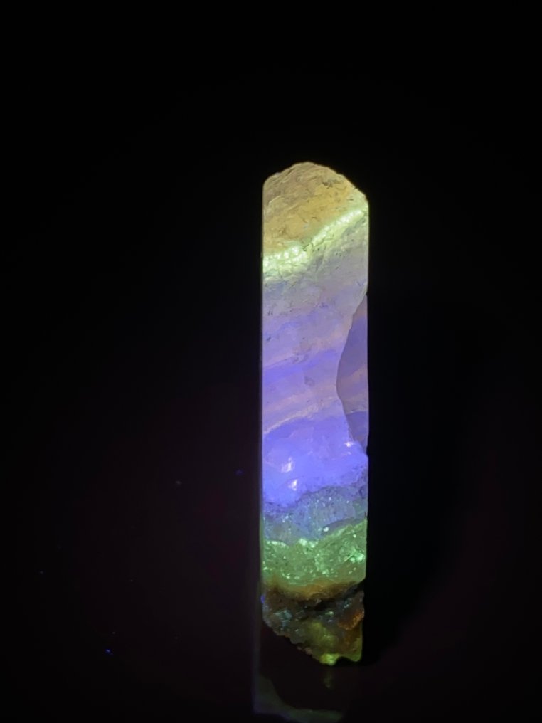 Very rare and super bright hokkaidoite and opal. no reserve! Fluorescent - Height: 3 cm - Width: 2 cm- 5 g #2.1
