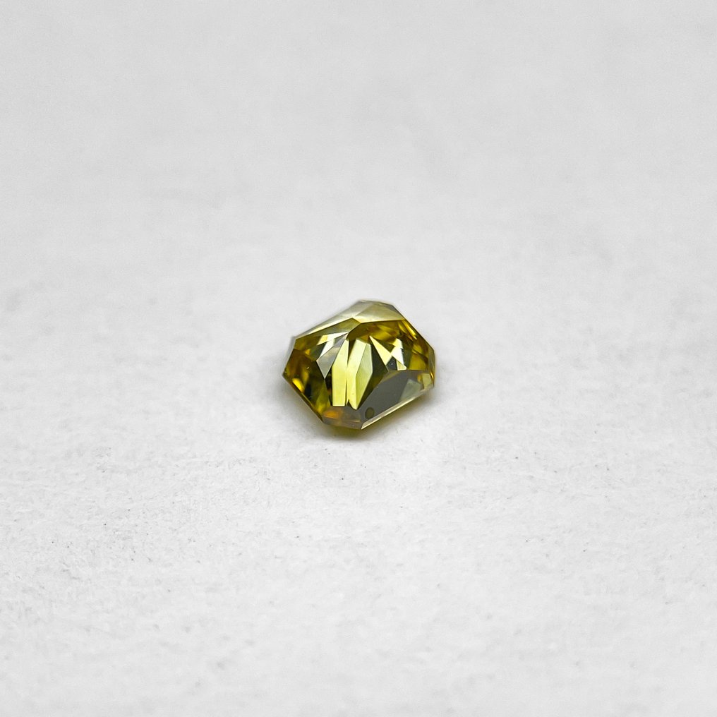 1 pcs Diamond  (Natural coloured)  - 0.53 ct - Cut cornered square - Fancy deep Brownish, Orangy Yellow - VS2 - Gemological Institute of America (GIA) #2.1