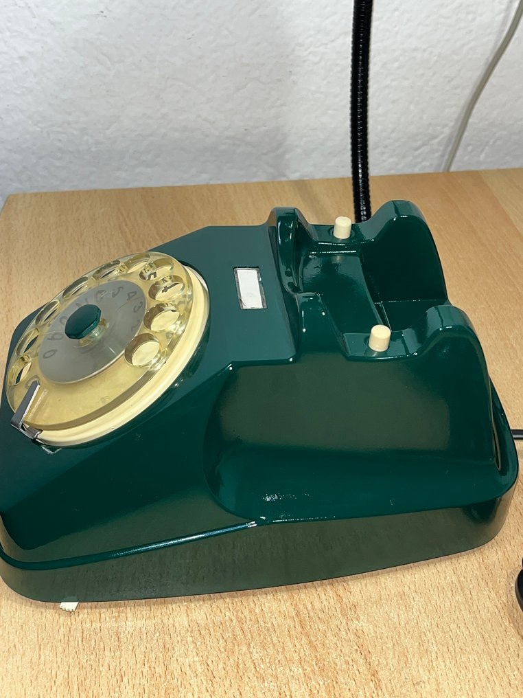 Pöytävalaisin - PVC, messinki, metalli - 60-luvun puhelin muutettu lamppuun #4.3