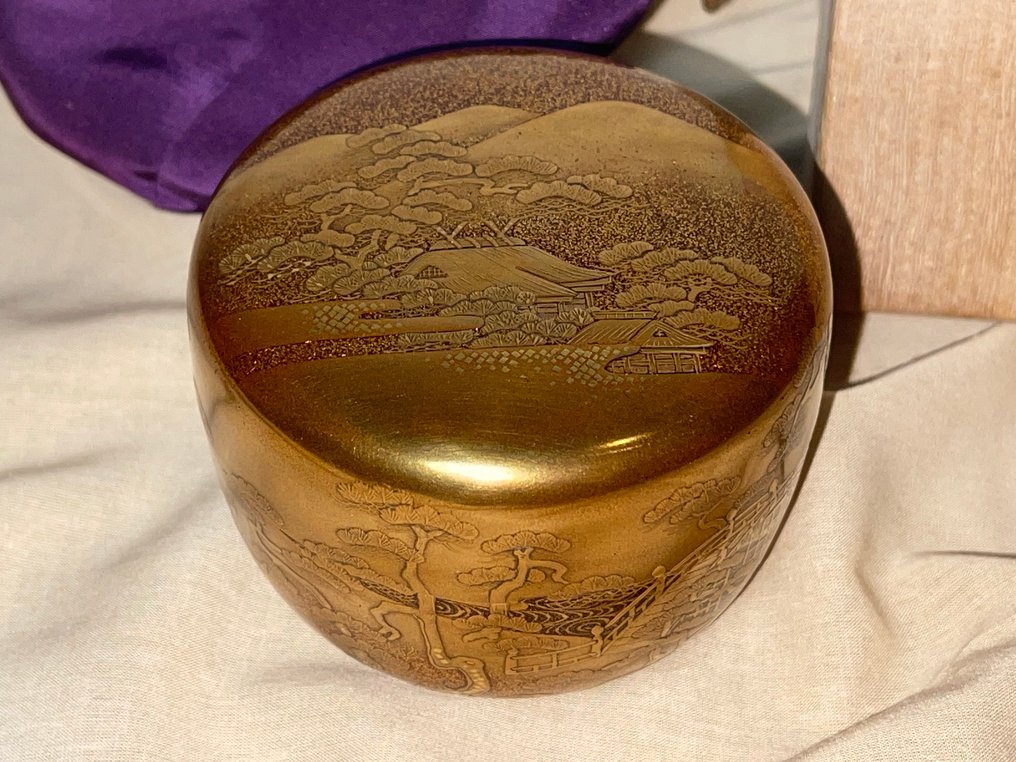 日本金蒔绘漆器夏目——松树与房屋的风景 - 木, 漆, 金色 - 日本 - 大正時期（1912-1926） #1.0