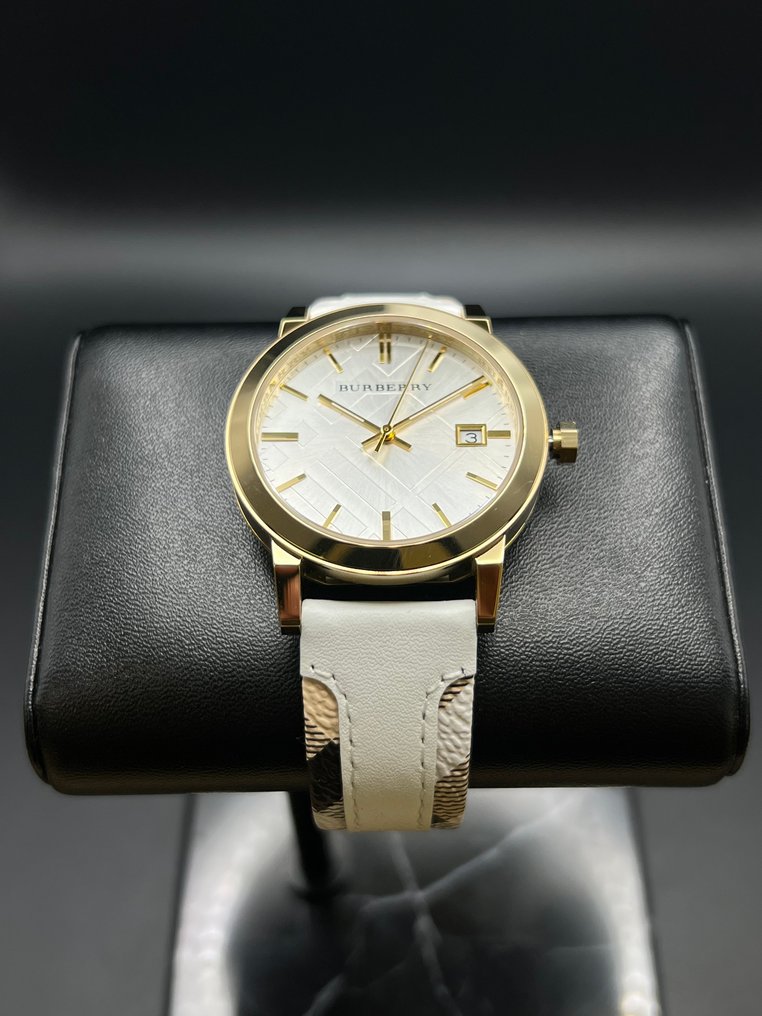 Burberry - The City - Ingen mindstepris - BU9015 - Kvinder - 2020+  #1.0