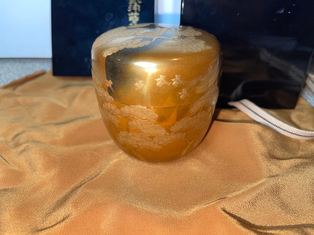 日本金蒔绘漆器Natsume——松树与溪流景观 - 木, 漆, 金 - 日本 - Shōwa period (1926-1989) #3.2