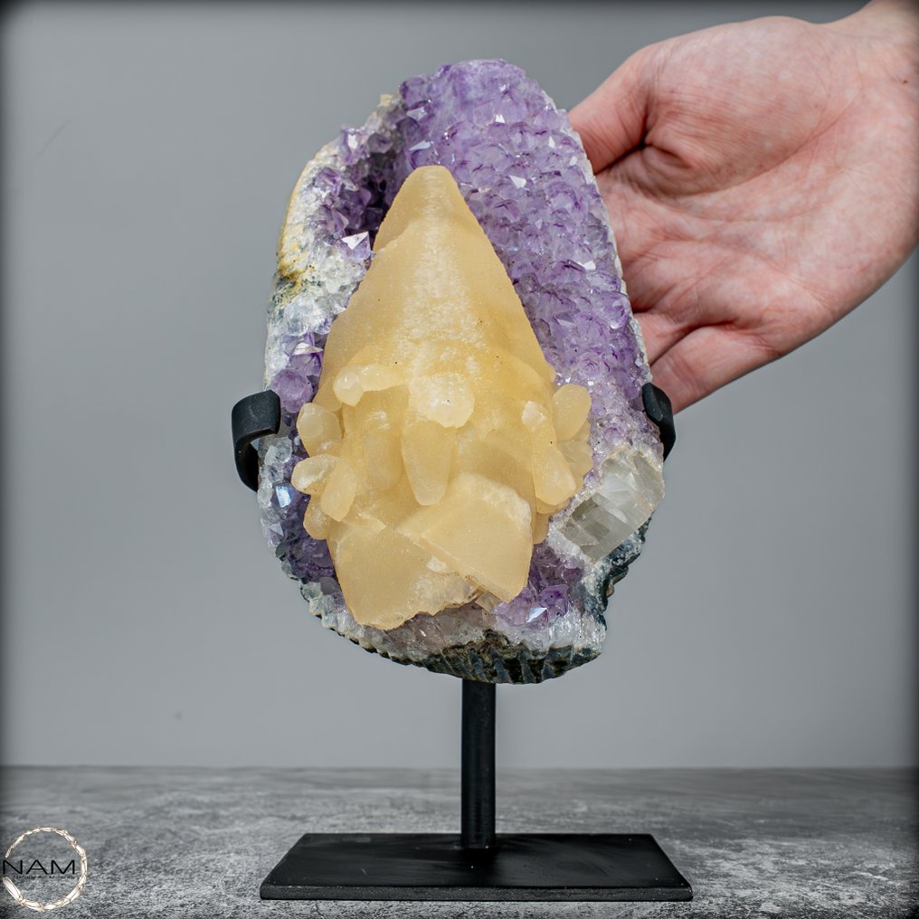 Cristal de ametista natural com cristal de calcita perfeito. de qualidade máxima- 1644.28 g #3.2