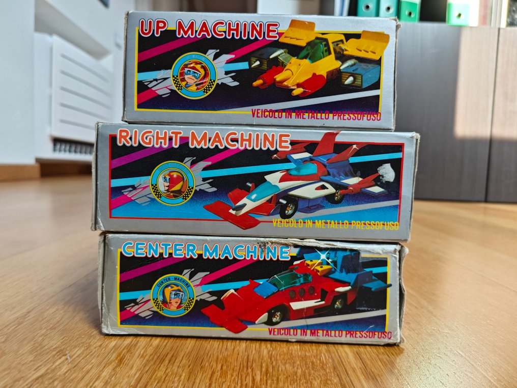 Jin Production Co. Ltd. - Tinnleke - GATTIGER SUPER CAR (Up / Right / Center Machine) - 1970–1980 - Hong Kong #1.0