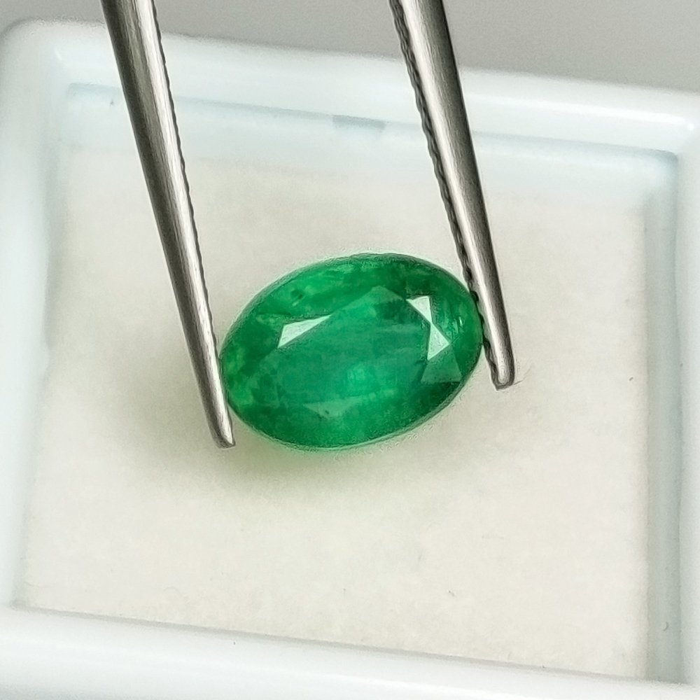 Grøn Smaragd  - 2.56 ct - International Gemological Institute (IGI) #3.2