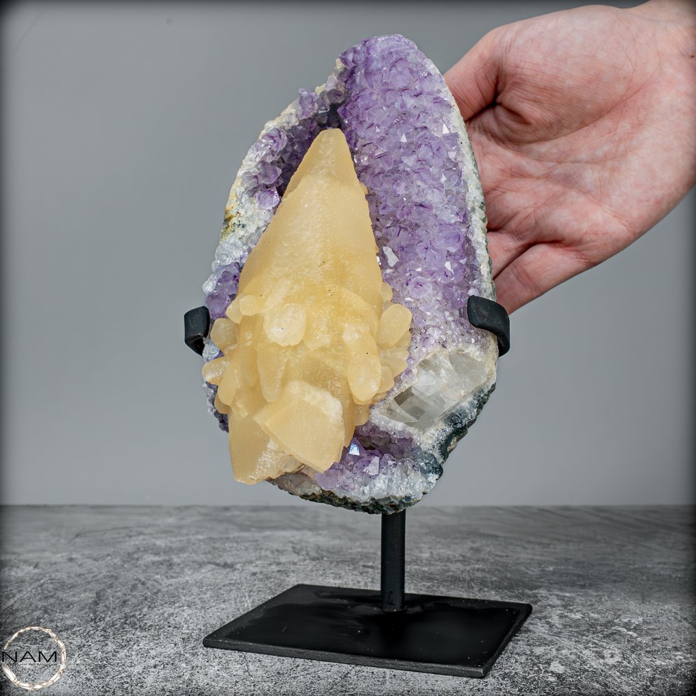 Cristal de ametista natural com cristal de calcita perfeito. de qualidade máxima- 1644.28 g #1.0