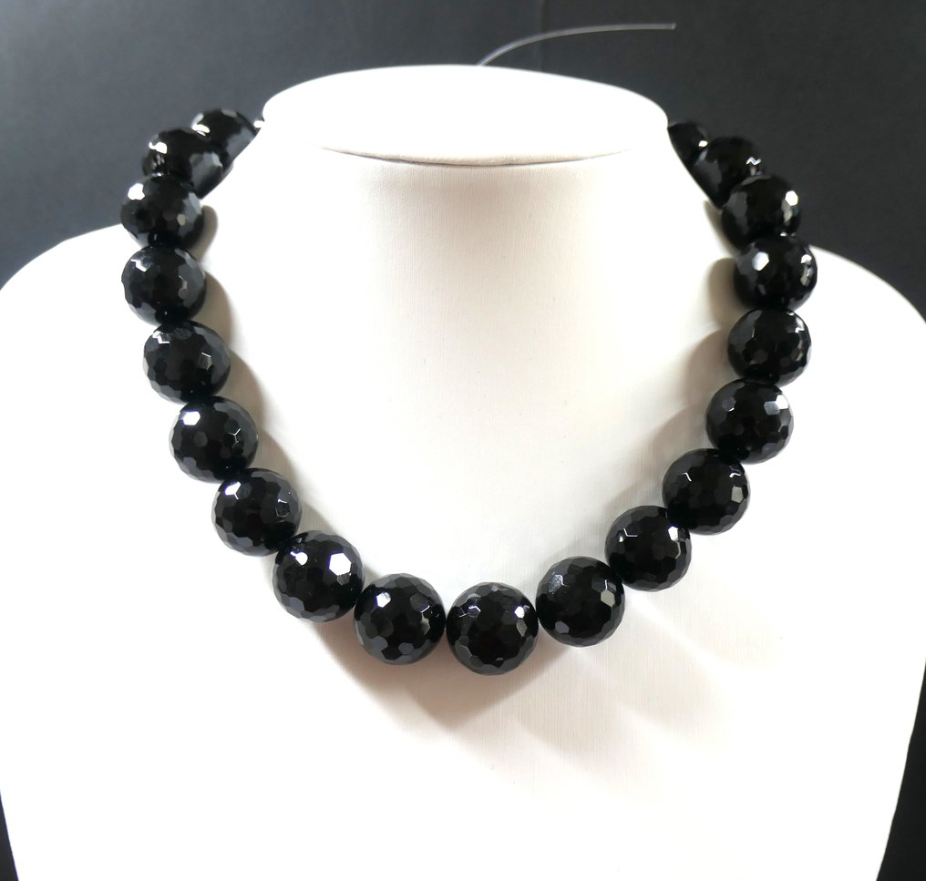 ONYX GARANTI sivulla. Cabochonit- 140.02 g #1.0