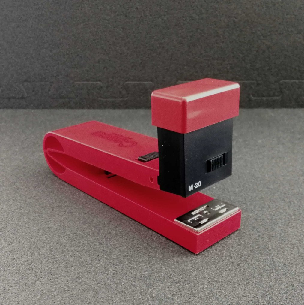 1976 'El Casco' Derlin M-20 desktop stapler • RARE - Tool Contemporary #3.2