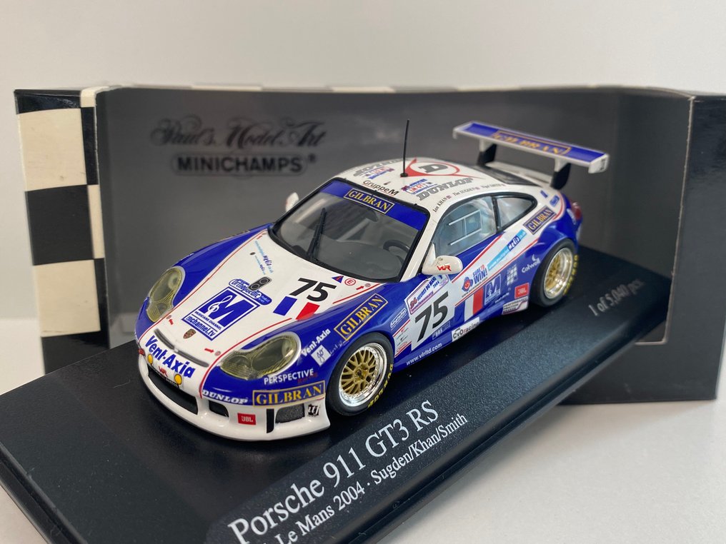 Minichamps 1:43 - Modelbil - Porsche 911 GT3 RS (996) #75 Team Perspective Racing 23th 24H00 Le Mans 2004 - Kahn/Smith/Sugden - Superb model i begrænset og udsolgt udgave. 1 af 5040 eksemplarer i verden! #1.0