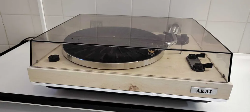 Akai - AP-100 Turntable #1.0