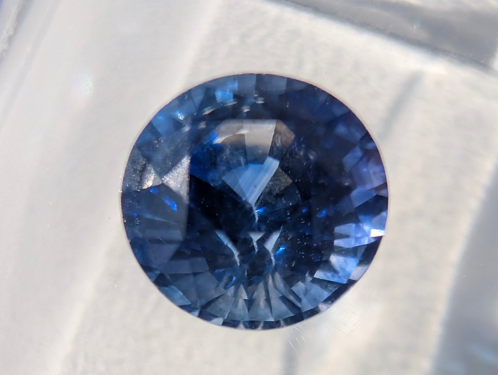 Blau Saphir - 1.19 ct - Antwerp Laboratory for Gemstone Testing (ALGT) - Intense Blue #2.1
