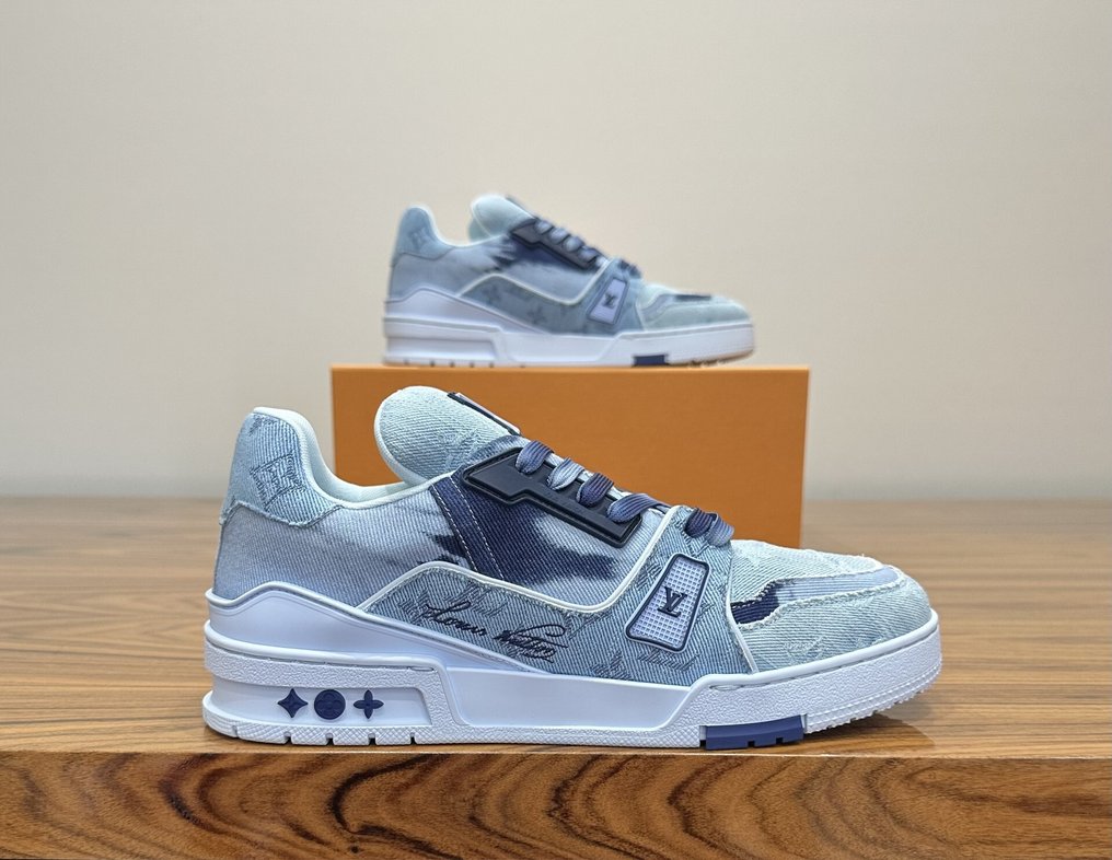 Louis Vuitton - LV Trainer Bleached Monogram Denim Light Blue / Navy - Zapatillas deportivas - Tamaño: EU 42 #2.1