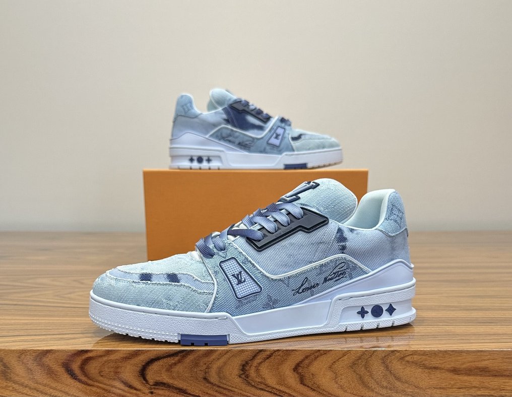 Louis Vuitton - LV Trainer Bleached Monogram Denim Light Blue / Navy - Zapatillas deportivas - Tamaño: EU 42 #2.2