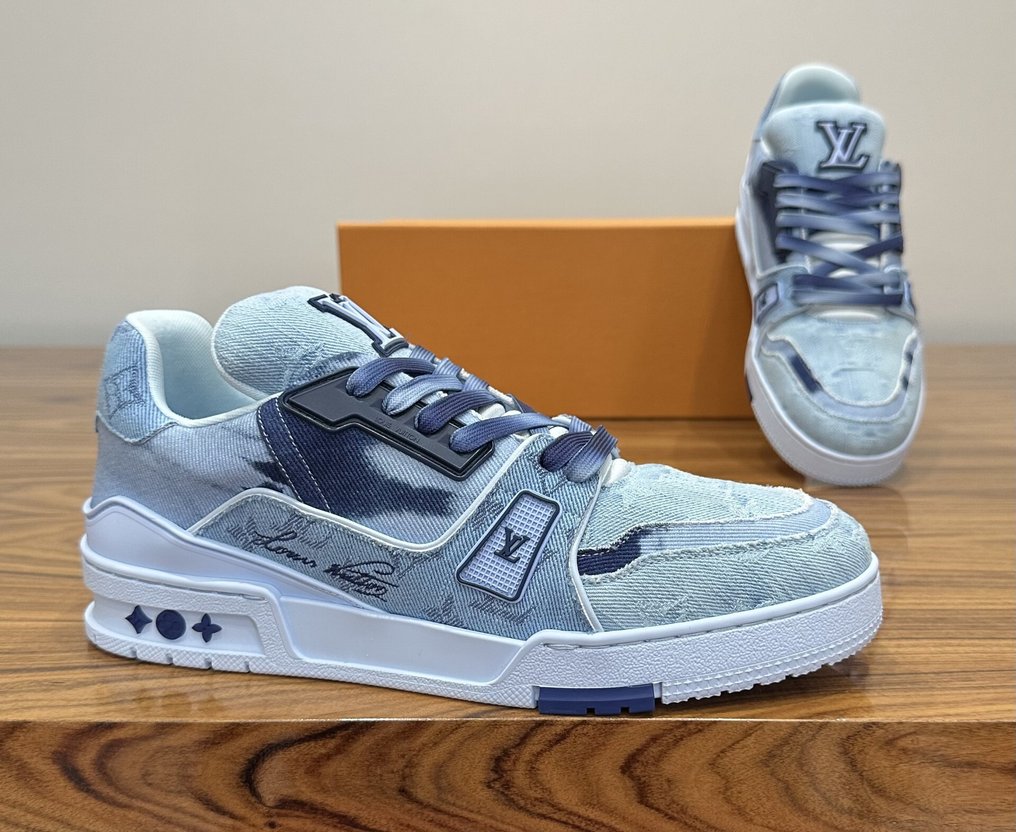 Louis Vuitton - LV Trainer Bleached Monogram Denim Light Blue / Navy - Zapatillas deportivas - Tamaño: EU 42 #3.1