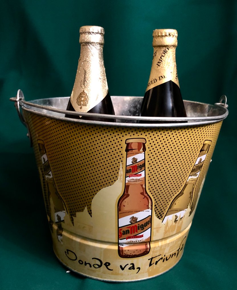 San Miguel beer - Glacière - Un objet publicitaire pour la bière San Miguel, comprenant un seau à glace inhabituel et une - Aluminium #1.0