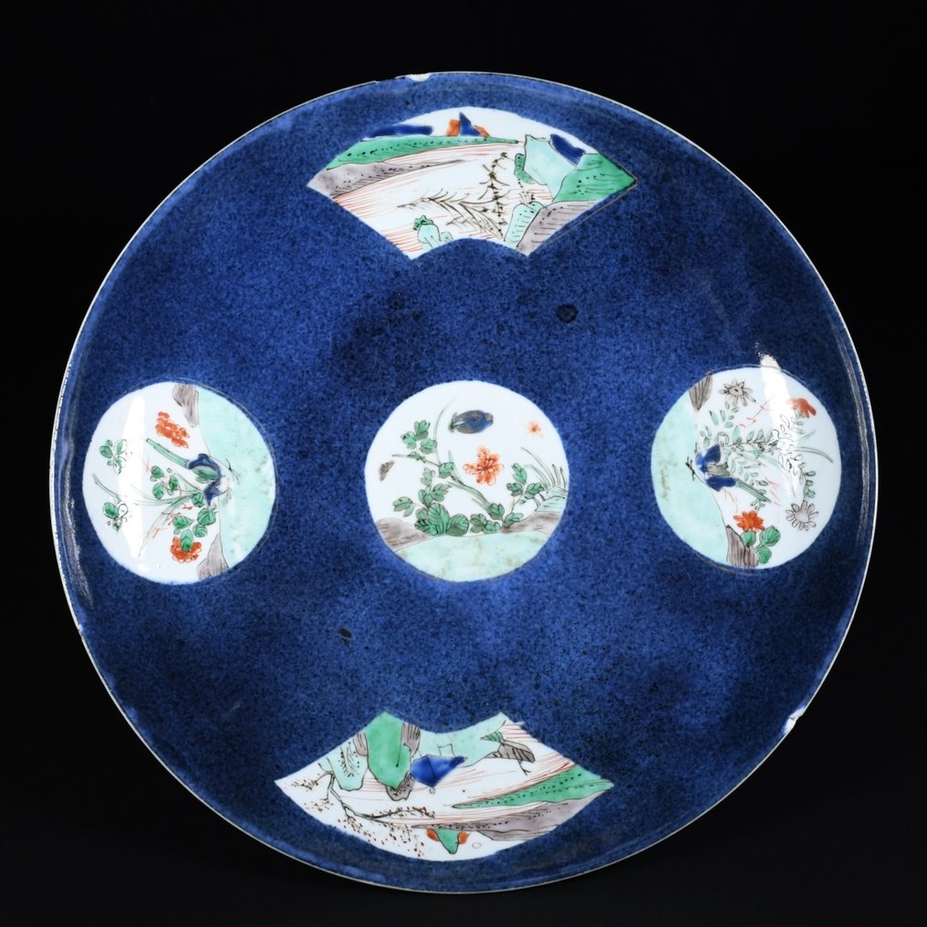 Étel - Grande coupe bleu poudré aux émaux de la Famille Verte à décor de paysages - Porcelán #1.0