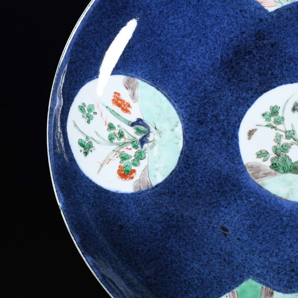 Étel - Grande coupe bleu poudré aux émaux de la Famille Verte à décor de paysages - Porcelán #3.2