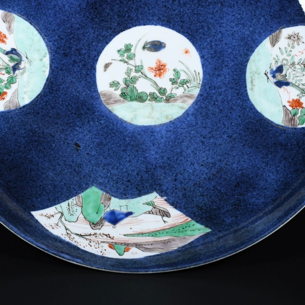 Étel - Grande coupe bleu poudré aux émaux de la Famille Verte à décor de paysages - Porcelán #4.3