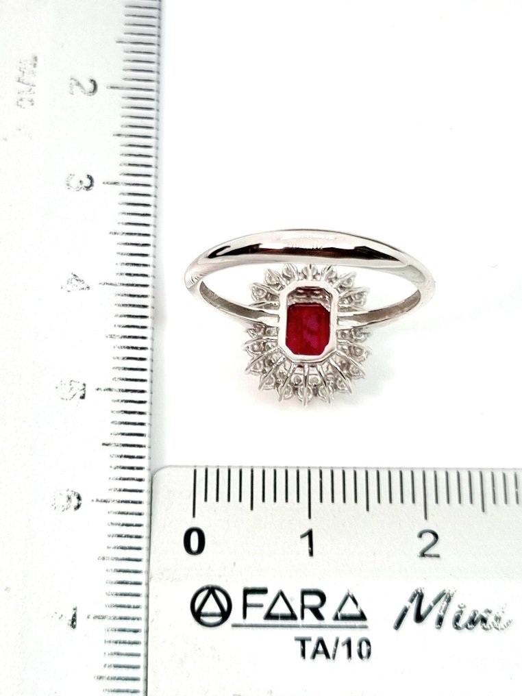 Ring - 18 kt. White gold Ruby - Diamond #1.0