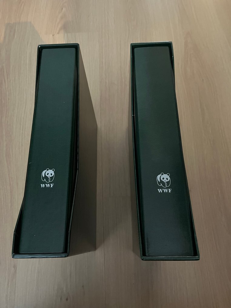 不同的国家  - 由WWF发行的邮票和首日封收藏，装在两个相册和磁带中。 #1.0