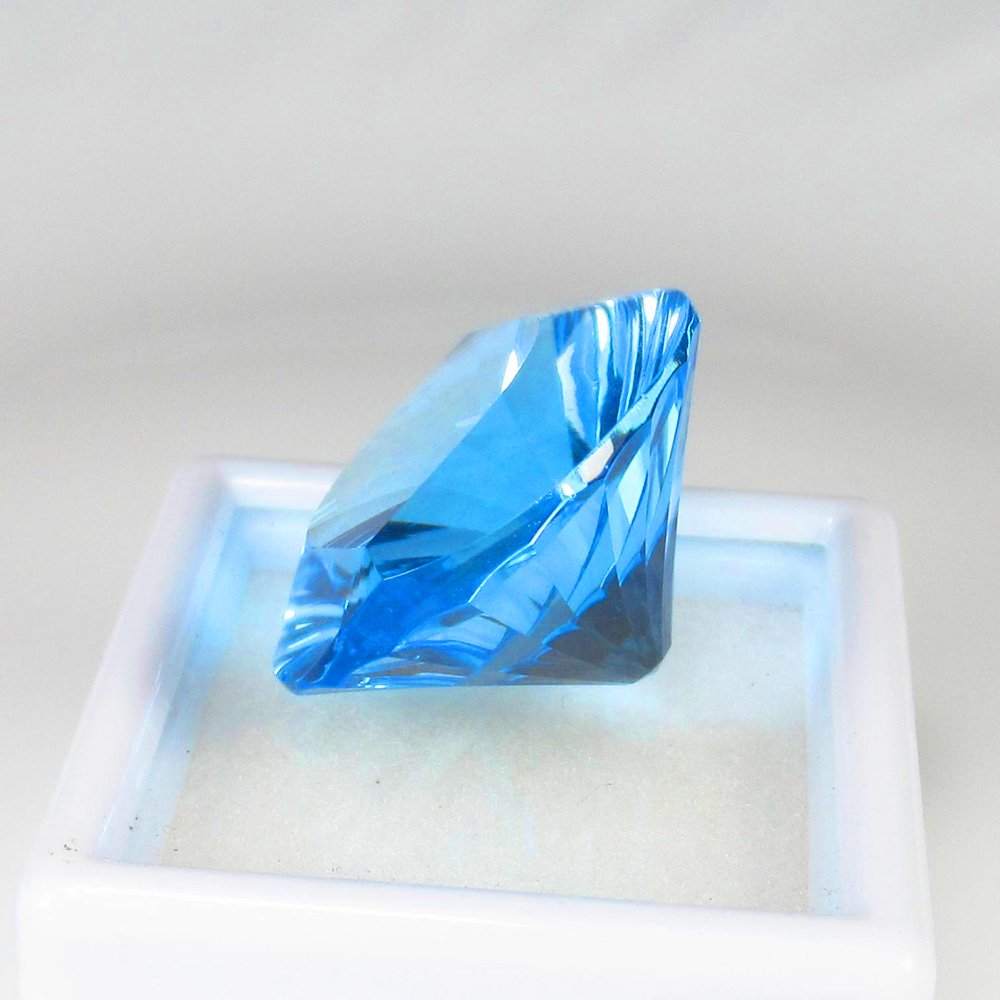藍色 黃玉 - 32.23 ct - 國際有色寶石協會 (ICA GemLab) - Fancy Cut #4.3