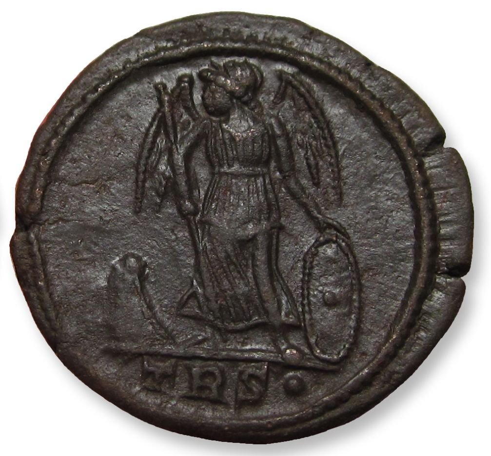 Empire romain. Constantin Ier (306-337 apr. J.-C.). Follis Treveri (Trier) mint, 2nd officina circa 331-333 A.D. - mintmark TRS• - (Sans prix de réserve) #1.0