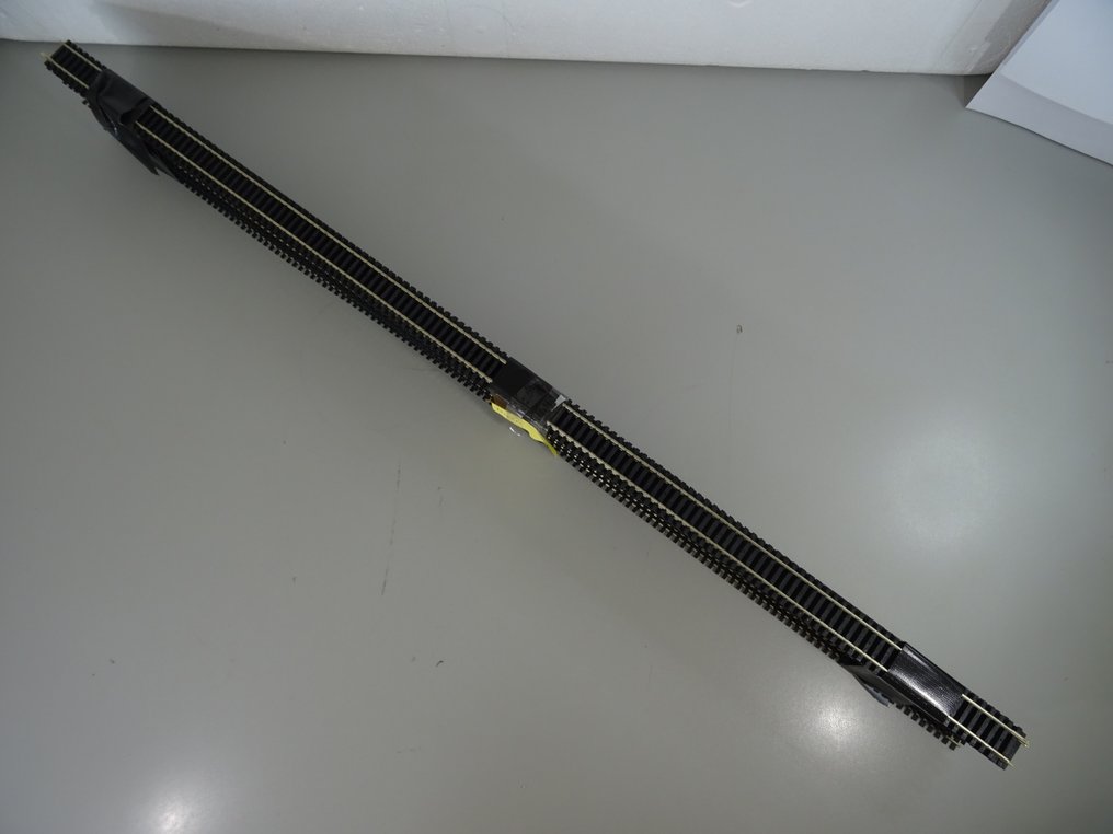 Roco H0 - 42201 - Spår för modelltåg (20) - 20 flexskarvar 900 mm #1.0