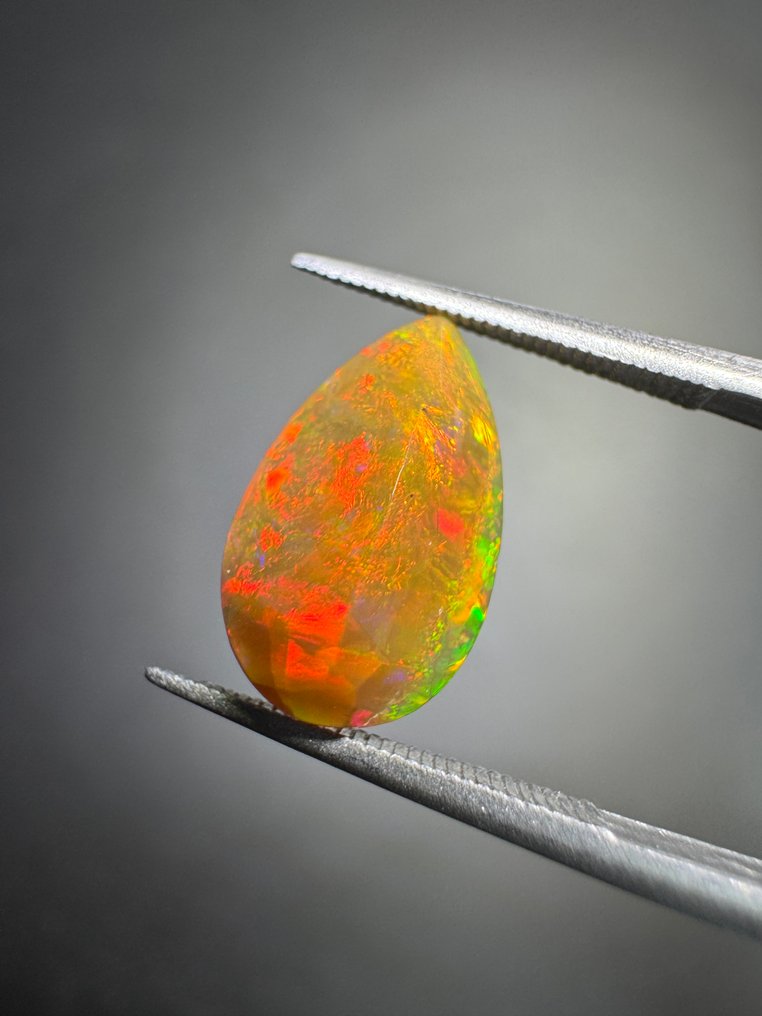Πορτοκαλί οπάλ με φάτσα από την Αιθιοπία. 1,87 καράτια. Χωρίς όριο τιμής. Αχλάδι με πολλαπλές όψεις - Ύψος: 12.7 mm - Πλάτος: 7.7 mm- 0.37 g #4.3