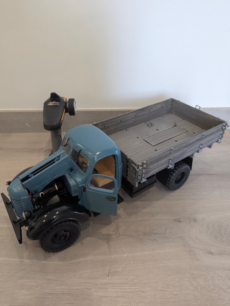 KingKong 1:12 - Modellino di camion - Modell-LKW eines älteren Nutzfahrzeugs - ZIS 150 #1.0