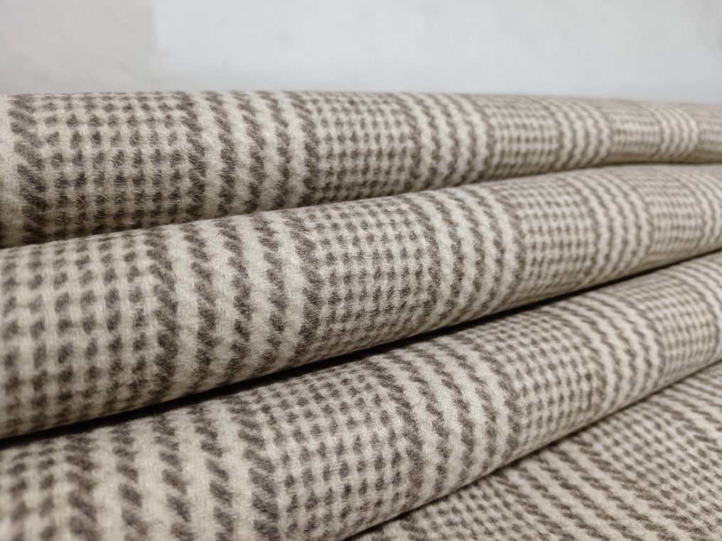 Pure virgin wool felt measures 5.40 x 1.50 m. - Textile - 540 cm - 150 cm - Pure virgin wool, combed. #4.3