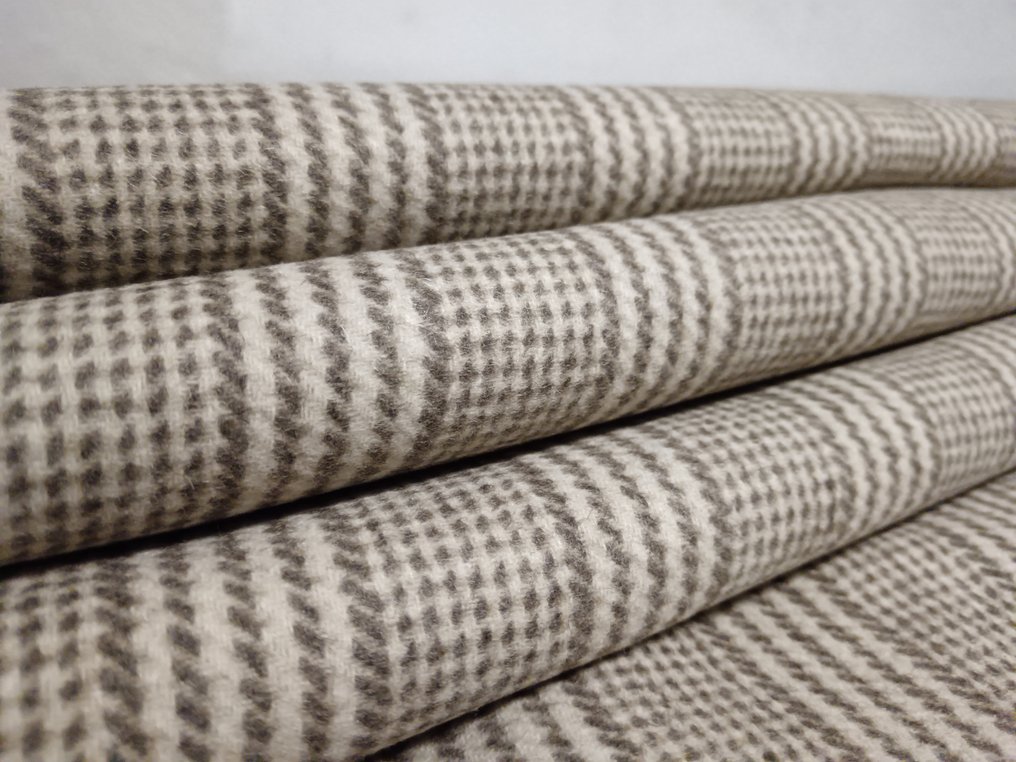 Pure virgin wool felt measures 5.40 x 1.50 m. - Textile - 540 cm - 150 cm - Pure virgin wool, combed. #1.0