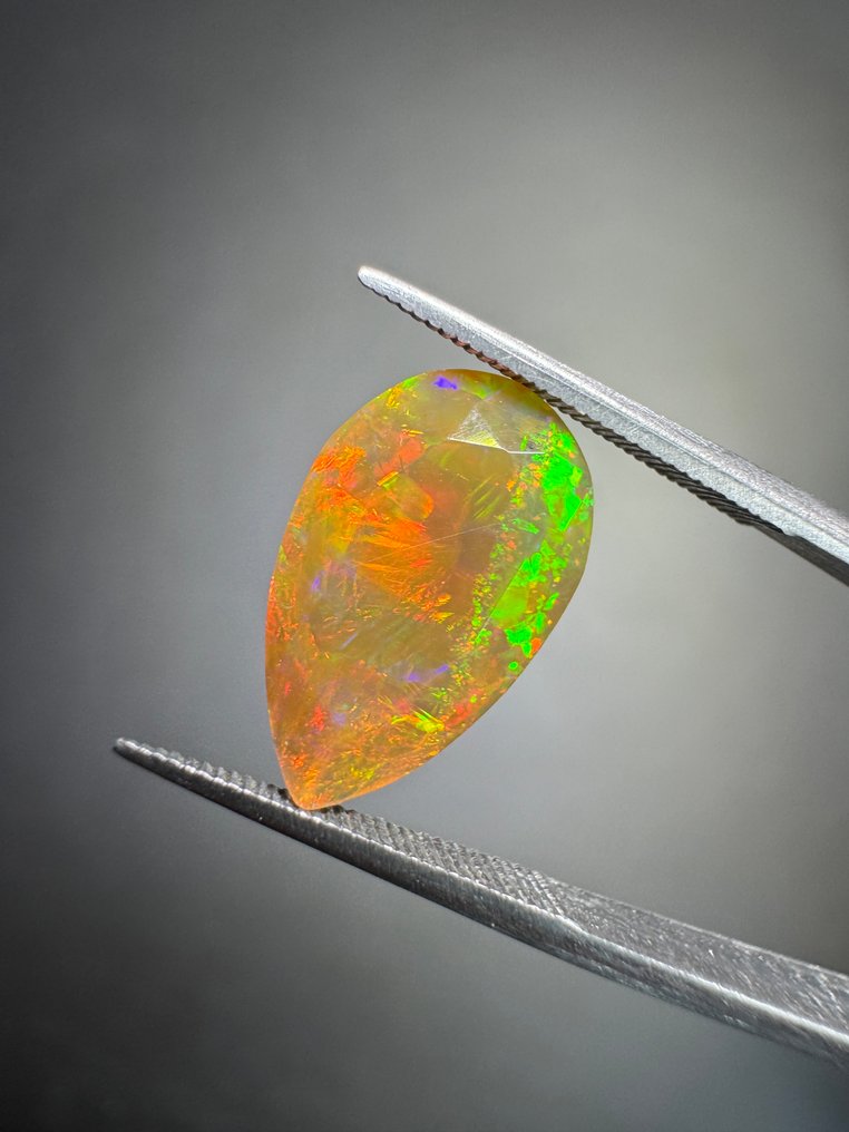 Πορτοκαλί οπάλ με φάτσα από την Αιθιοπία. 1,87 καράτια. Χωρίς όριο τιμής. Αχλάδι με πολλαπλές όψεις - Ύψος: 12.7 mm - Πλάτος: 7.7 mm- 0.37 g #2.1