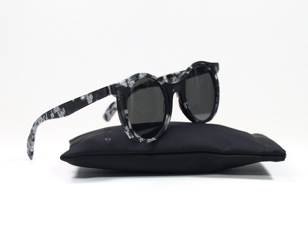 Yohji Yamamoto - YY5021 016 Sonnenbrille - schwarz, weiss, grau - Aurinkolasit #1.0