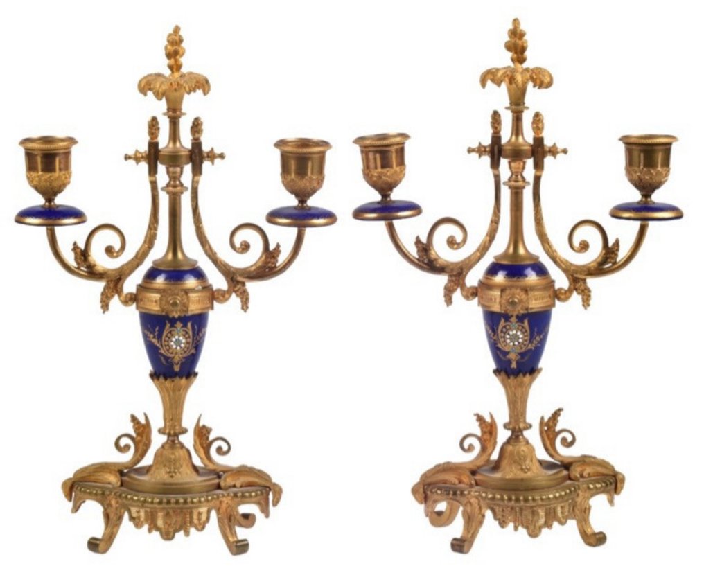 A PAIR OF BRONZE AND PORCELAIN CANDLESTICKS - 枝状大烛台 - 瓷, 冷漆青铜 #1.0