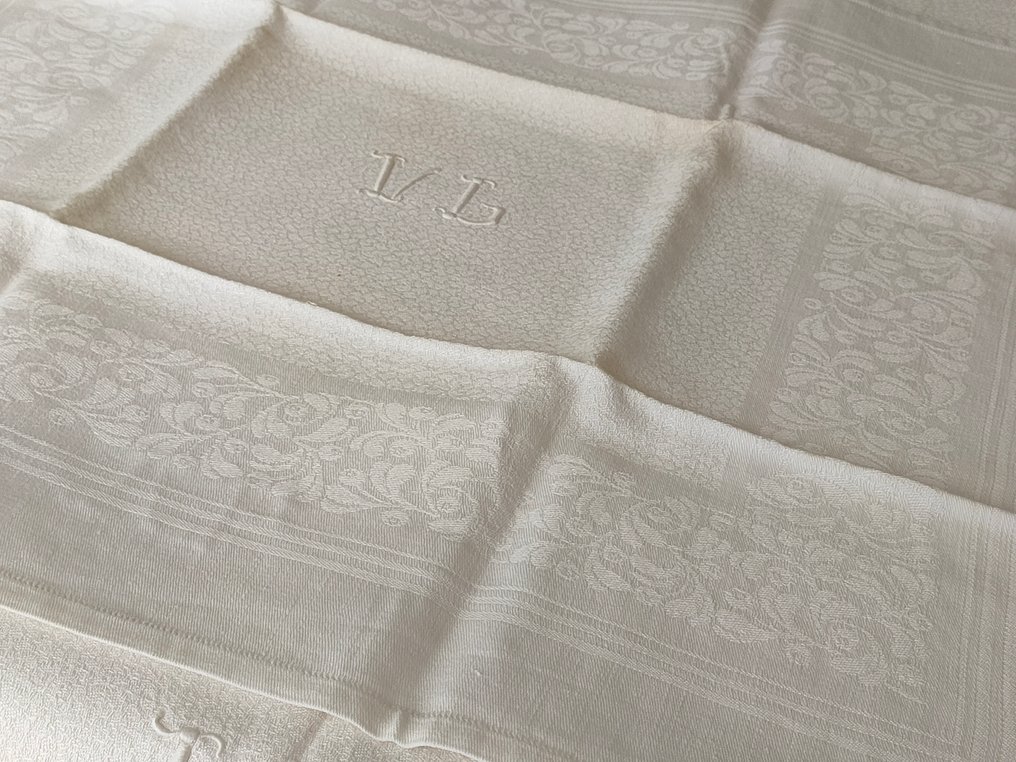 Tablecloth (17) - 395 cm - 153 cm - Tablecloth with 16 napkins. #3.2