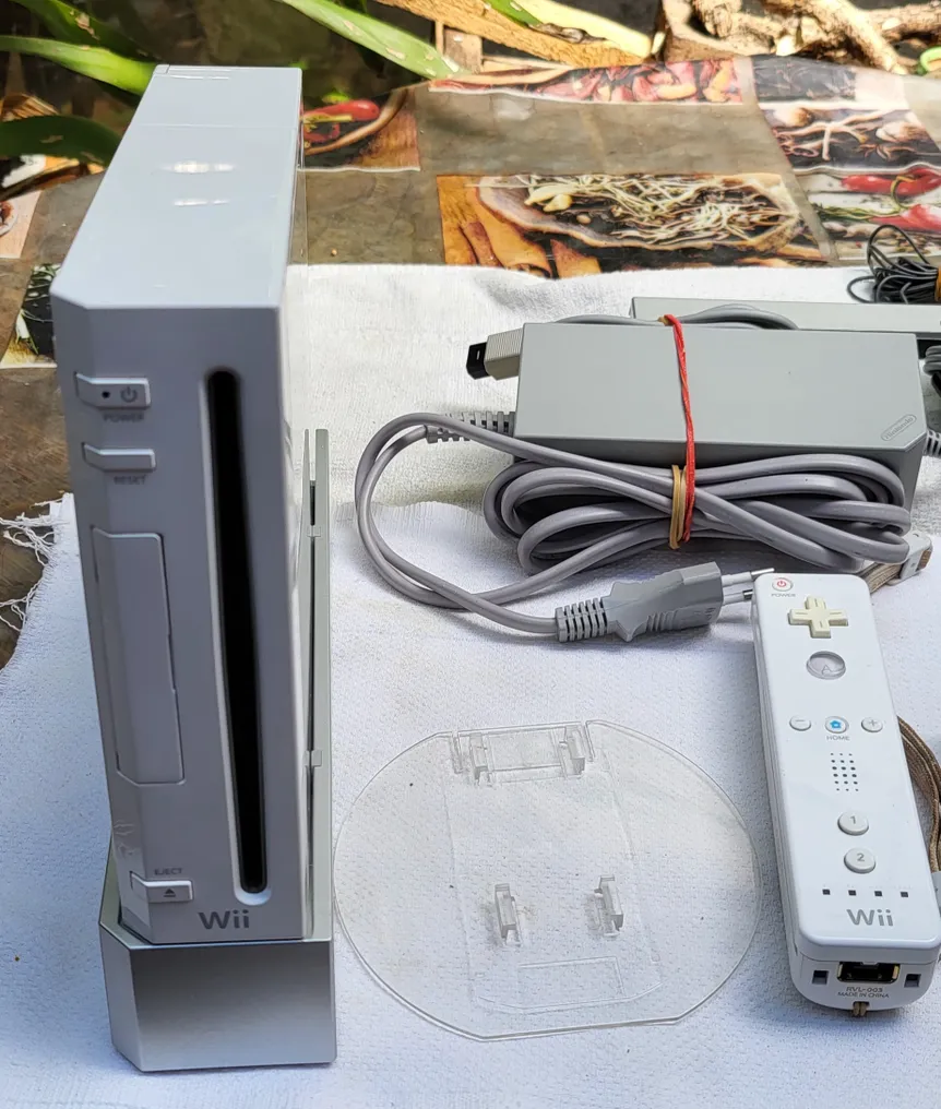 Nintendo - Wii - White RVL-001 including demo games with base, cables, 1 controller + 1 nunchunk and 1 game - Video game console + games #2.1